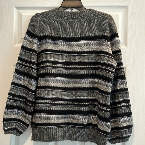 Loft - Gray and Black Sweater - Size L - Picture 2 of 6